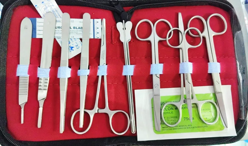 ESTUCHE DE DISECCION DE 14 PIEZAS